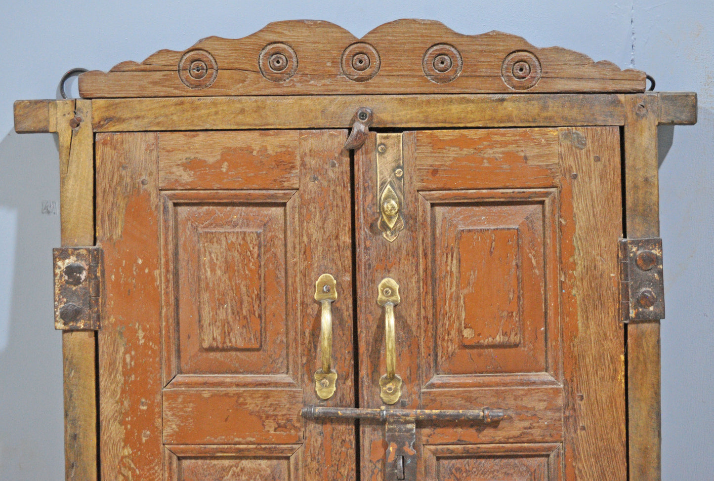 A beautiful old wooden window panel with frame, originally taken from an old house. Hand crafted in a nice shape, with original hardware. Good condition and a rich patina. Origin India.