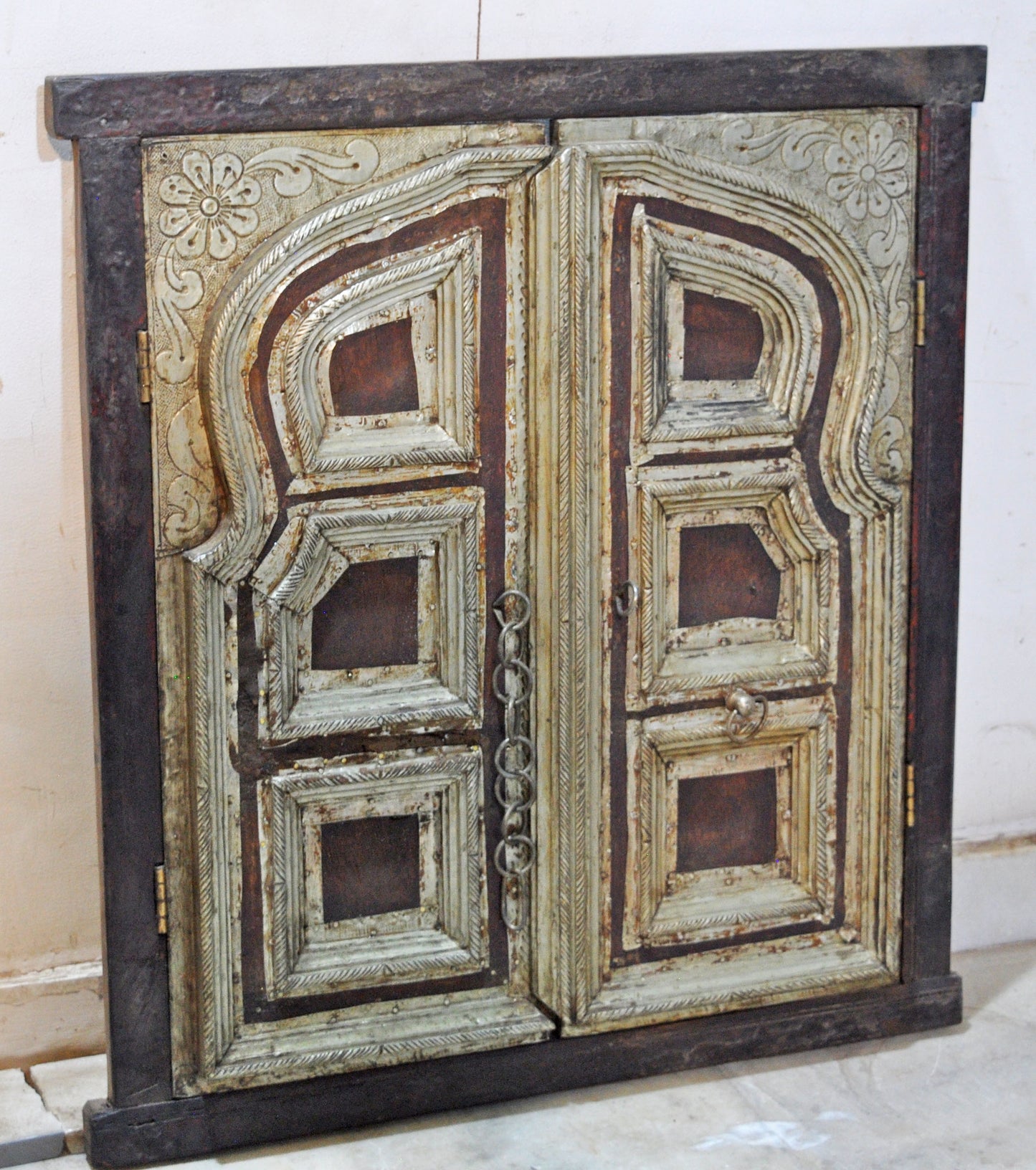 Antique Wooden Wall Décor Window Panel Frame Arch Design White Metal Fitted
