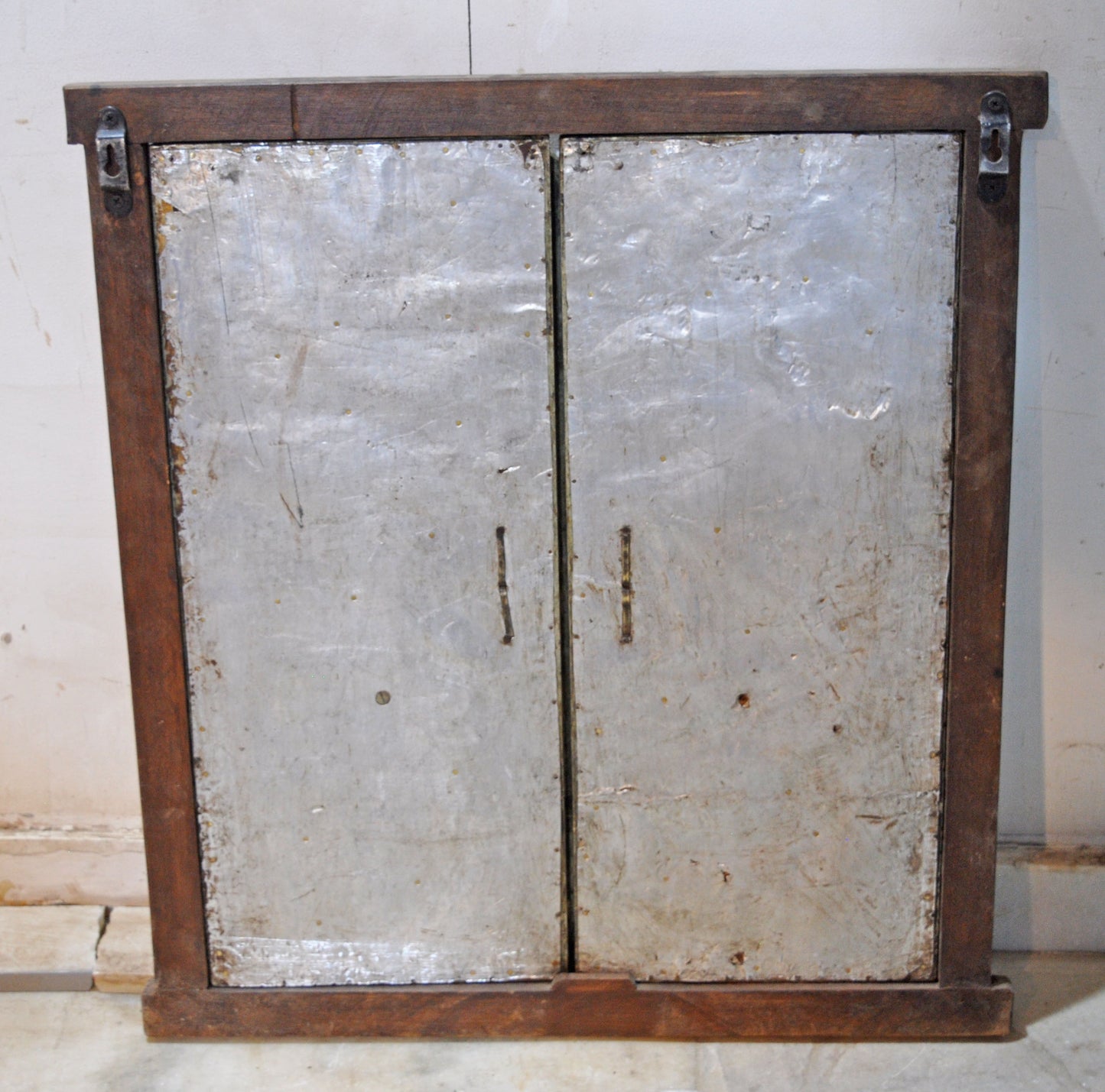 Antique Wooden Wall Décor Window Panel Frame Arch Design White Metal Fitted